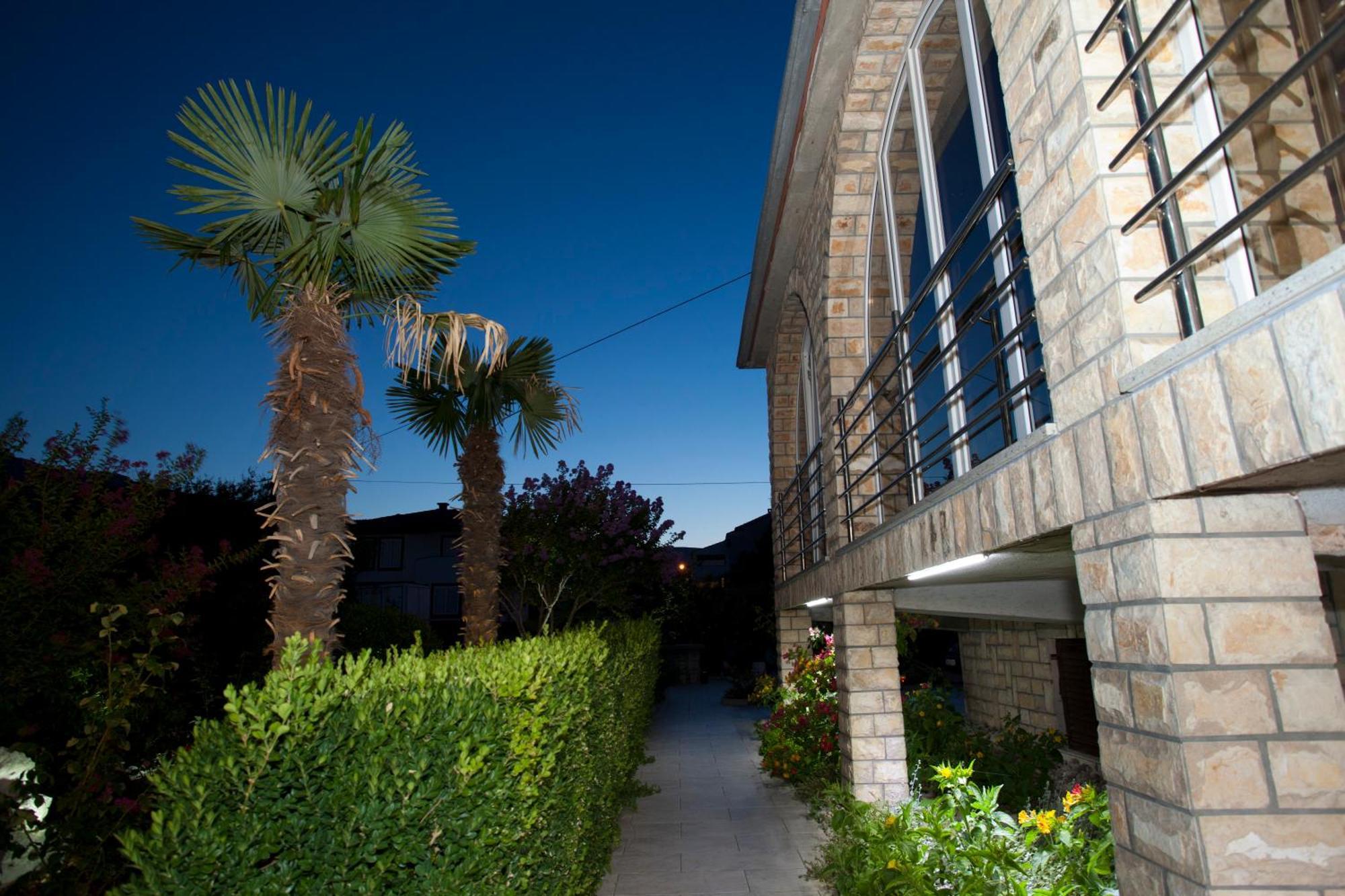 Pansion Burin Hotel Baška Екстериор снимка