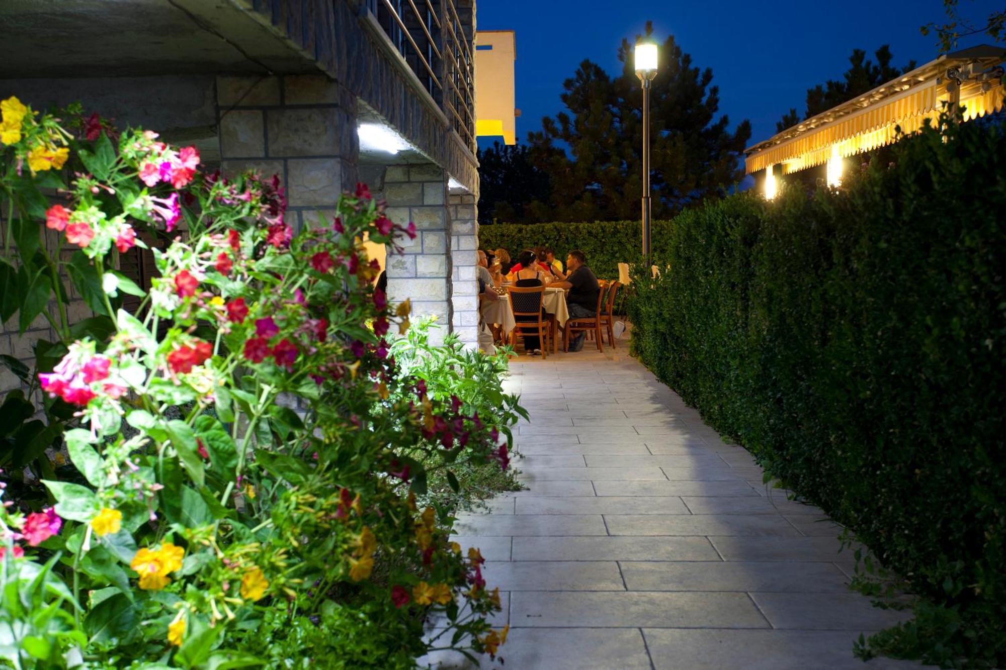 Pansion Burin Hotel Baška Екстериор снимка