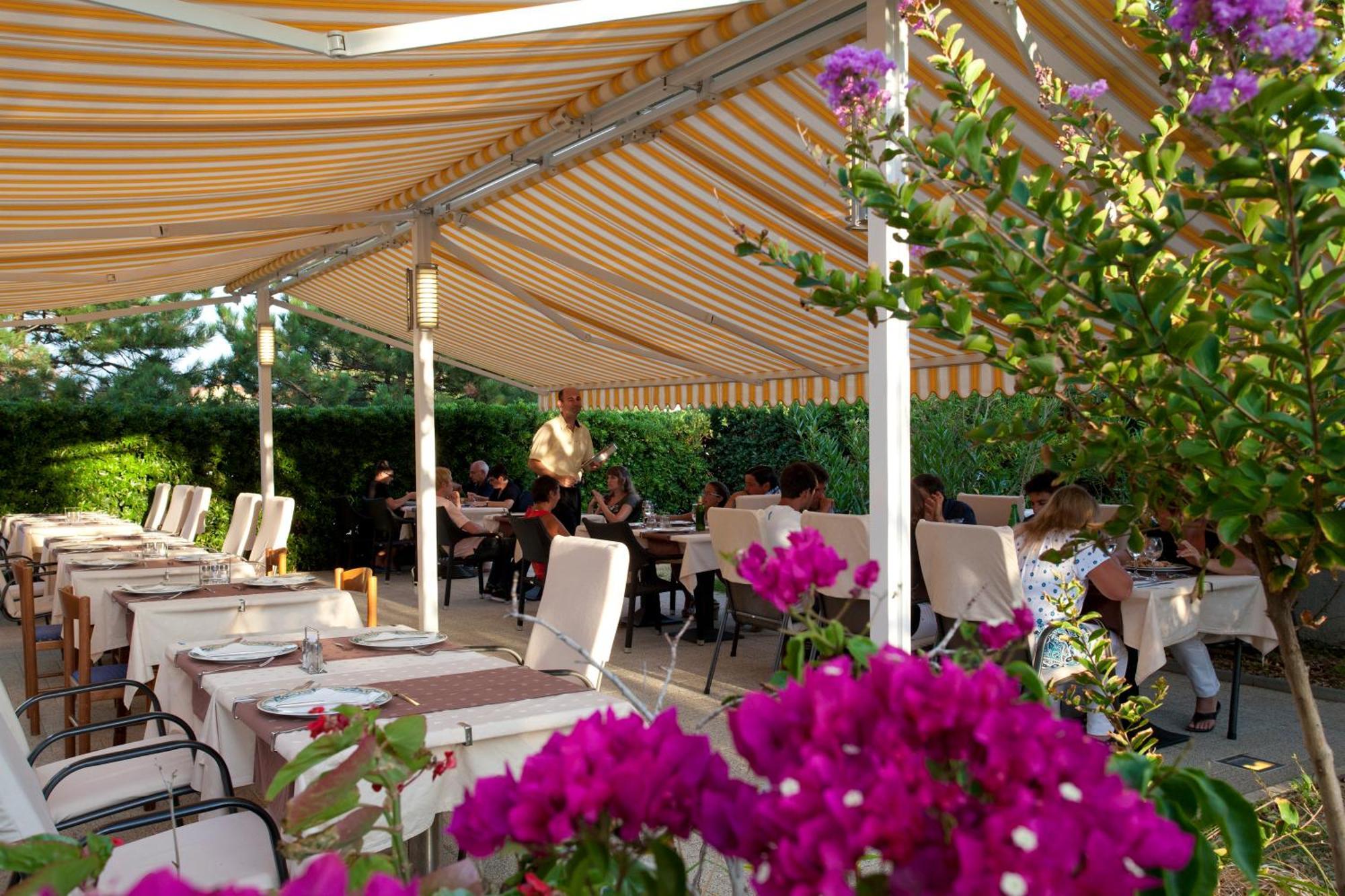 Pansion Burin Hotel Baška Екстериор снимка
