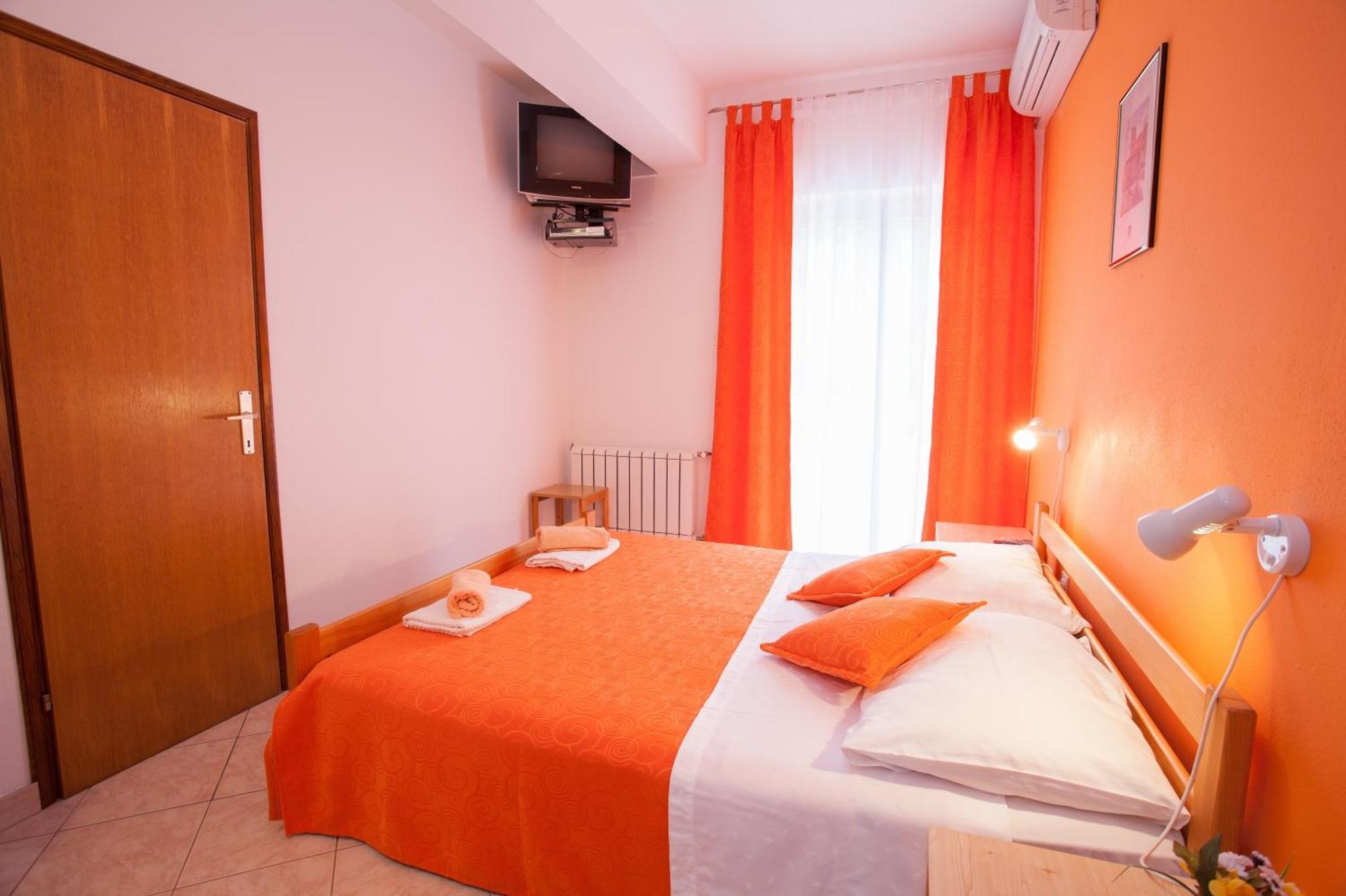 Pansion Burin Hotel Baška Стая снимка