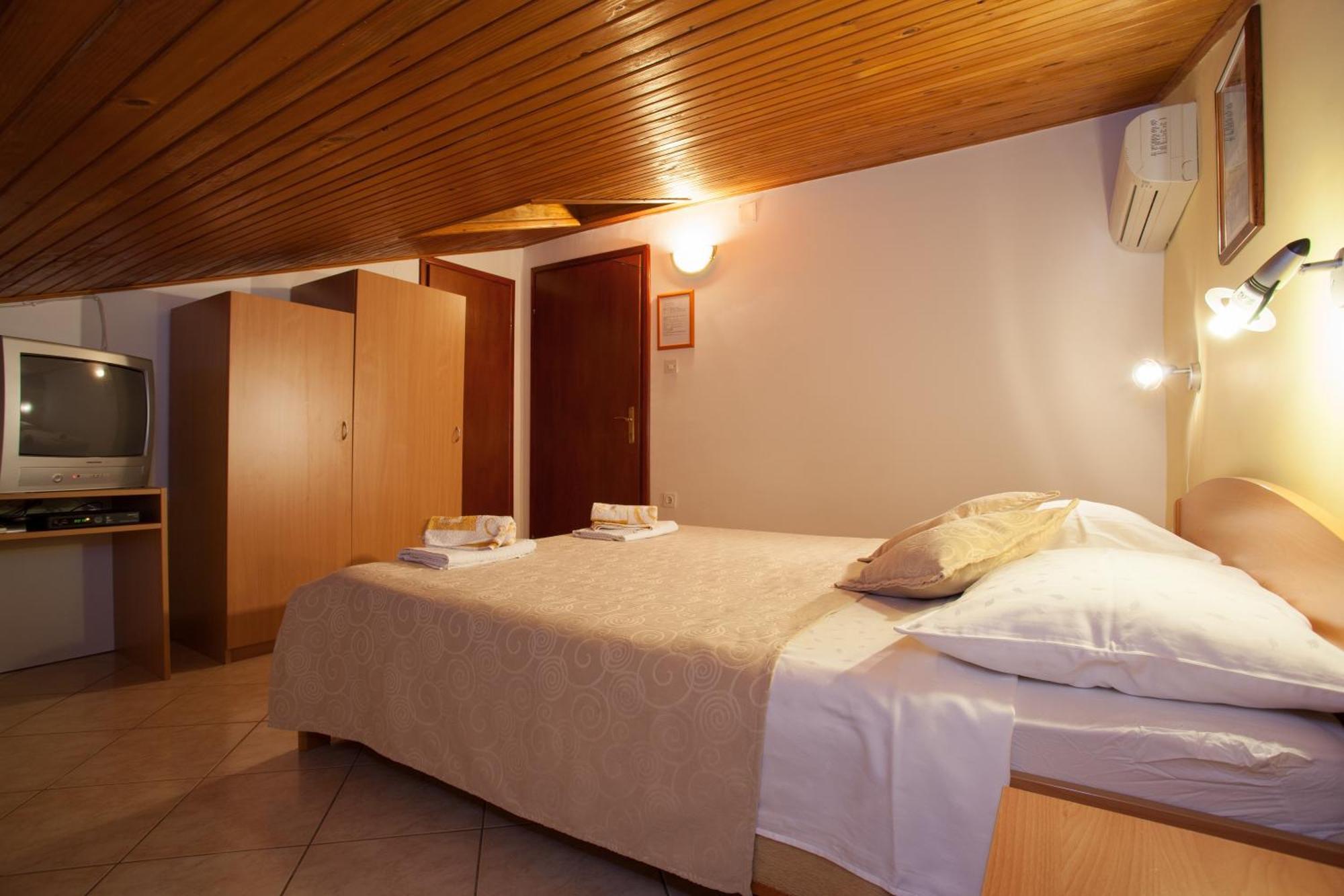 Pansion Burin Hotel Baška Стая снимка
