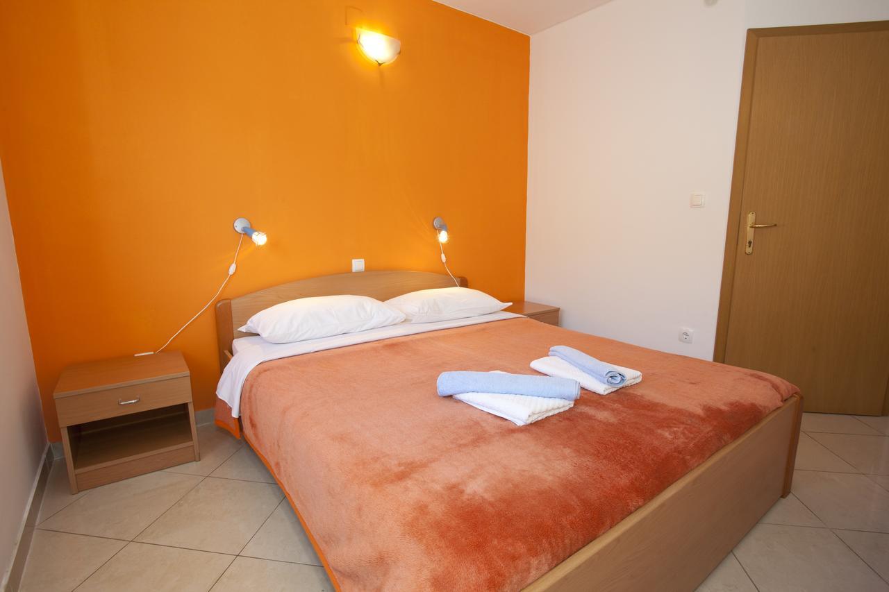 Pansion Burin Hotel Baška Екстериор снимка